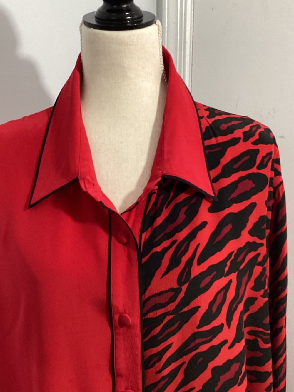 VTG BOB MACKIE WEARABLE ART 3X SILK RED BLACK BLOUSE ASYMMETRICAL ZIBRA PRINT - Picture 4 of 14